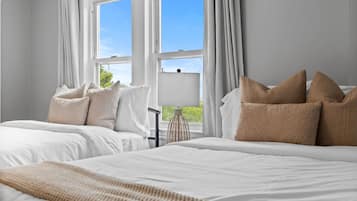 6 bedrooms, desk, iron/ironing board, travel cot