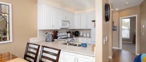 オーブン、コンロ、製氷機