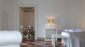 1 Schlafzimmer, Schreibtisch, BĂŒgeleisen/BĂŒgelbrett, WLAN