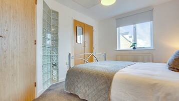 Classic Apartment, 1 King Bed with Sofa bed, Non Smoking | 1 bedroom, iron/ironing board, free WiFi