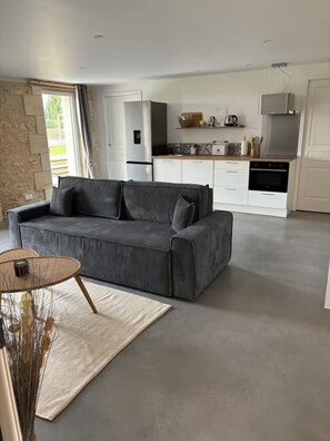 تلفزيون ذكي، كرة قدم الطاولة، تنس طاولة، كُتُب