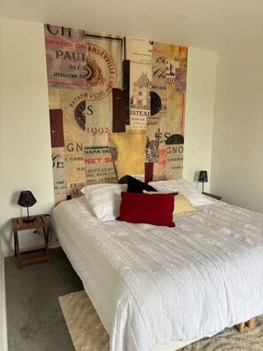 2 makuuhuonetta, työpöytä, silitysrauta/-lauta, ilmainen Wi-Fi