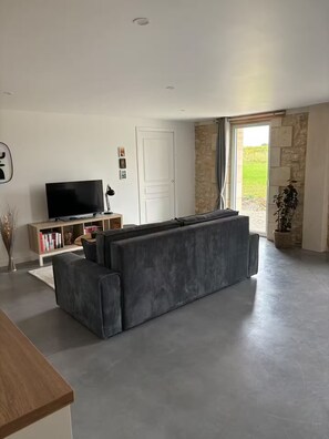 Smart TV, futbolito, tenis de mesa y libros 