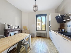 Microwave, oven, stovetop, dishwasher - Villa Marcelle (Mareuil-le-Port)