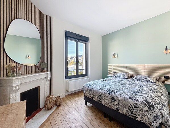 5 habitaciones, tabla de planchar con plancha, wifi y ropa de cama 