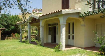 Sardinia - Budoni: apartment in villa with garden