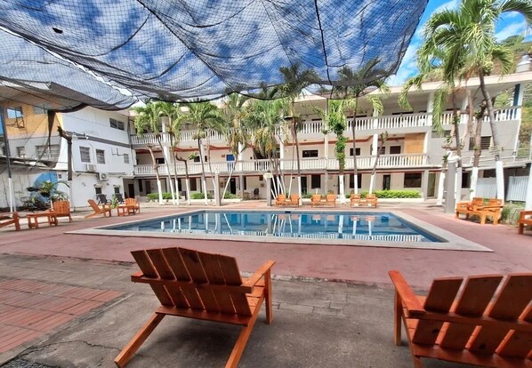 Pool - Cozy 1-bedroom apartment with AC, WiFi in Surf City La Libertad (La Libertad)