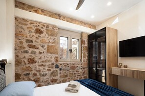 1 camera, una cassaforte in camera, ferro/asse da stiro