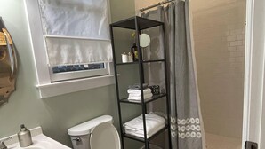 Hair dryer, towels, soap, toilet paper - Charming 2-bedroom renovated historic home in downtown Raleigh. (Raleigh)