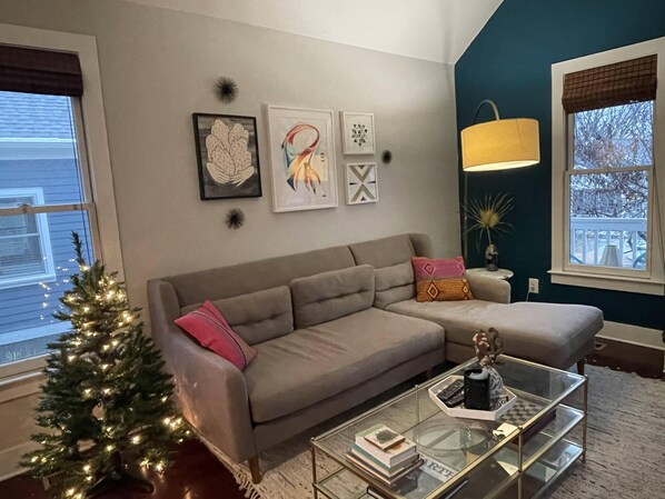 Living area - Charming 2-bedroom renovated historic home in downtown Raleigh. (Raleigh)