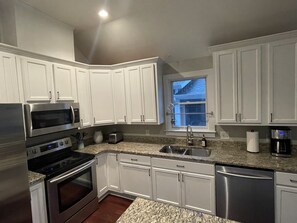 Private kitchen - Charming 2-bedroom renovated historic home in downtown Raleigh. (Raleigh)