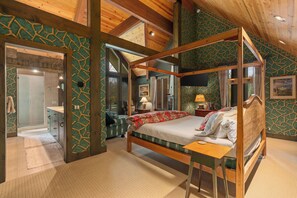 5 bedrooms, iron/ironing board, WiFi, bed sheets