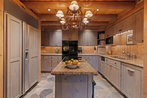 電子レンジ、オーブン、コンロ、食器洗い機