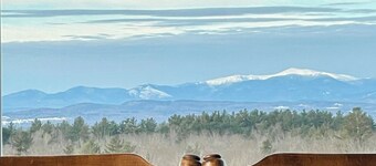 Escape to Skyline Cottage, a 3 bedroom home with Breathtaking Mountain Views