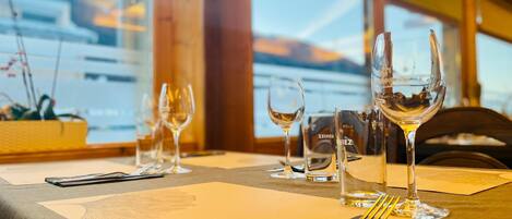 Petit déjeuner, déjeuner et dßner servis sur place