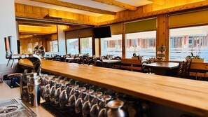 Breakfast, lunch and dinner served  - Auberge les Charmettes (Bourg-Saint-Pierre)