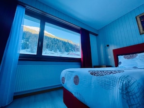 Comfort Double or Twin Room, Mountain View | Desk, laptop workspace, free WiFi - Auberge les Charmettes (Bourg-Saint-Pierre)