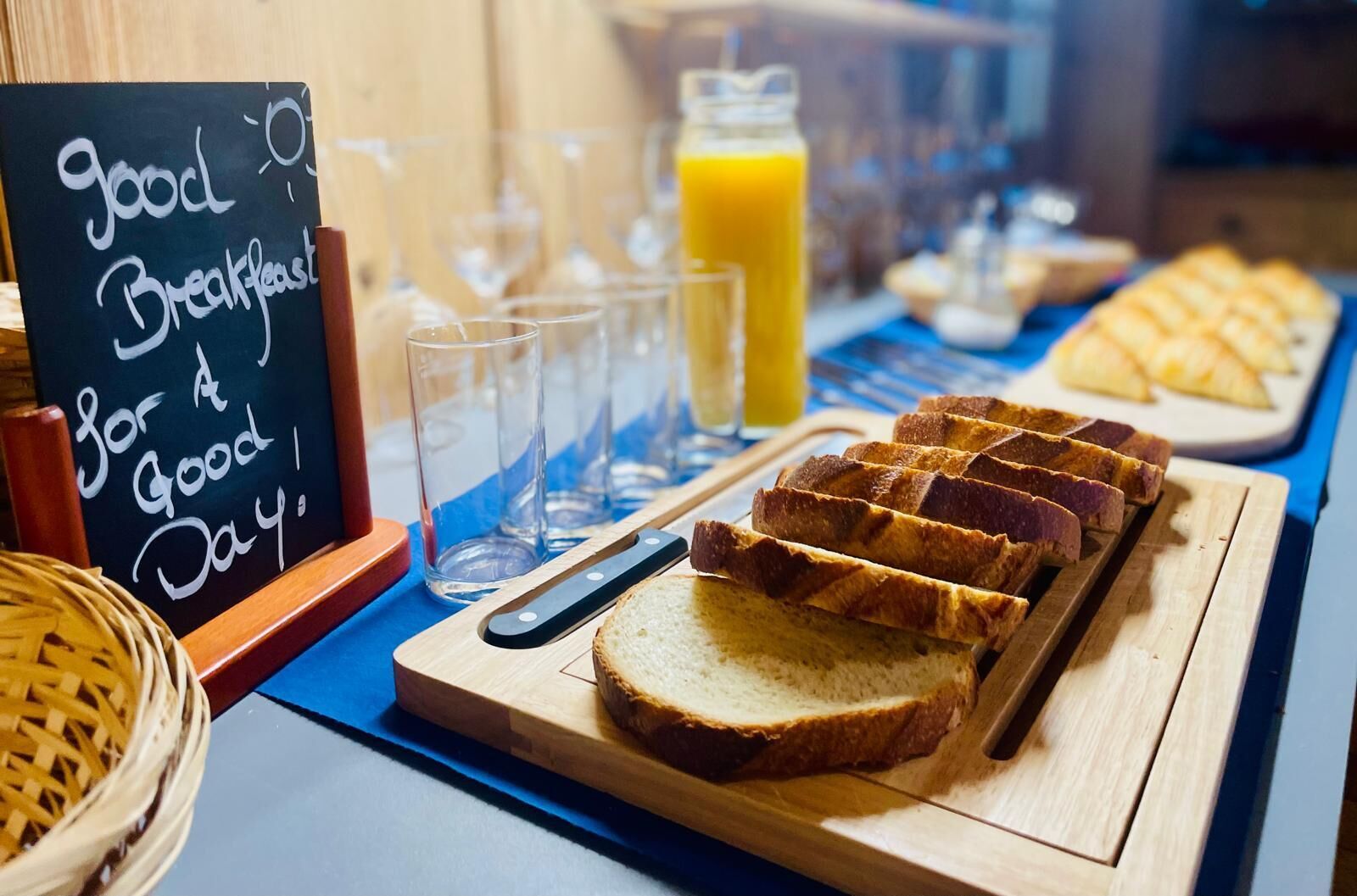 Se ofrece un desayuno bufé todos los días (por un coste adicional)