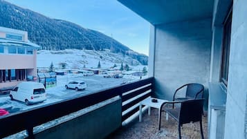 Desk, laptop workspace, free WiFi