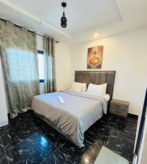 3 chambres, fer et planche à repasser, Wi-Fi, draps fournis