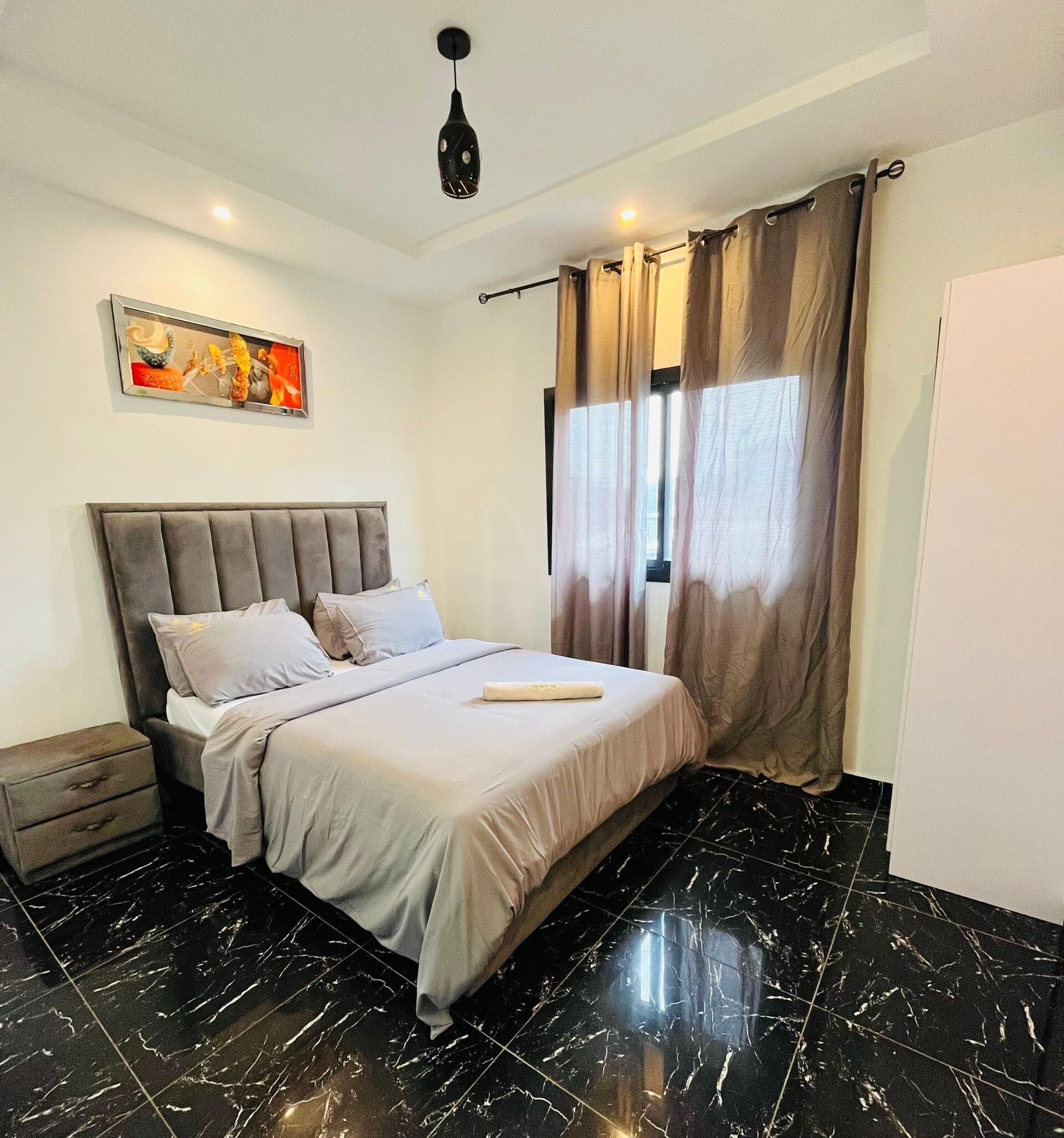 3 chambres, fer et planche à repasser, Wi-Fi, draps fournis