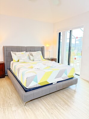 4 bedrooms, iron/ironing board, WiFi, bed sheets