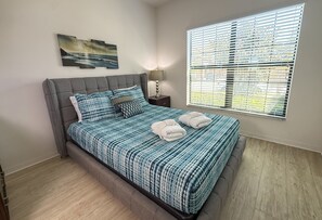 4 habitaciones, tabla de planchar con plancha, wifi y ropa de cama 