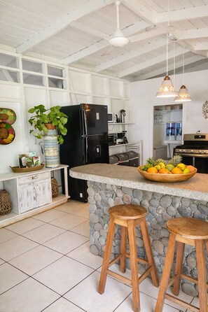 冰箱、微波炉、烤箱、炉灶