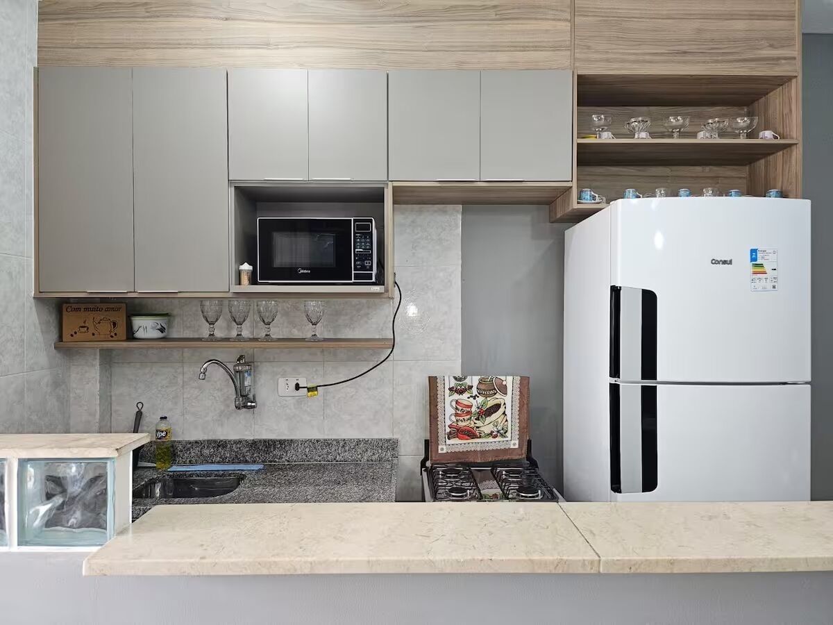 Microwave, oven, stovetop, cookware/dishes/utensils