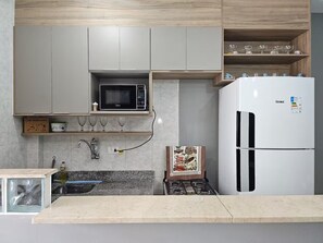 Micro-ondes, four, plaque de cuisson