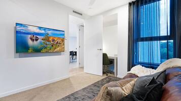 Smart TV, oficina y impresora