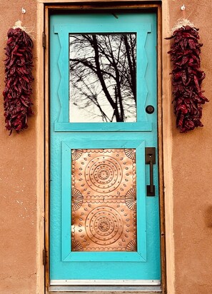 Exterior detail - Casita del Rio Tower - 15 mins to ski/hike (Valdez)
