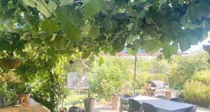 3-bedroom apartment opposite the lake