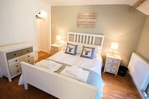 8 chambres, fer et planche à repasser, Wi-Fi, literie fournie