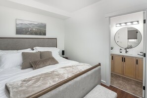 2 habitaciones, escritorio, tabla de planchar con plancha y wifi gratis