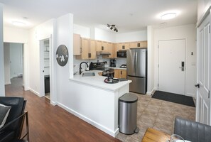 Refrigerador, microondas, horno, placa de cocina