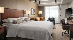 2 bedrooms, in-room safe, desk, iron/ironing board