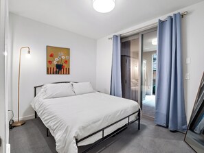 2 Schlafzimmer, Schreibtisch, Bügeleisen/Bügelbrett, WLAN