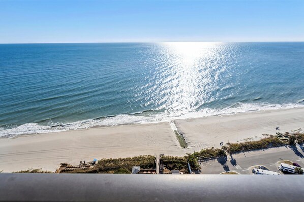 Plage, chaises longues