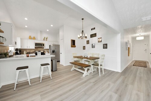 Charming 3-bedroom house in lovely Katy with WiFi, sleeps 8