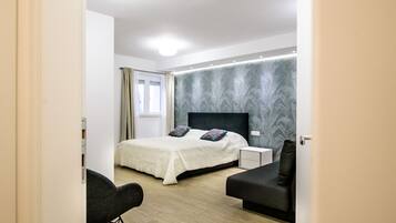 غرفة مزدوجة - لغير المدخنين - بحمام خاص | خزنة داخل الغرفة ومكواة/لوح كي وواي فاي مجانًا