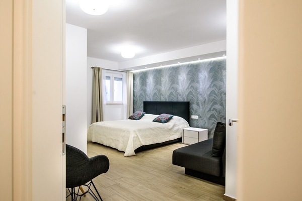 Double Room, Non Smoking, Private Bathroom | In-room safe, iron/ironing board, free WiFi