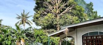 Seafront Vacation House w/ Pool