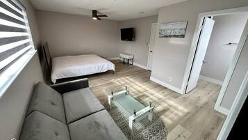6 bedrooms, free WiFi, bed sheets