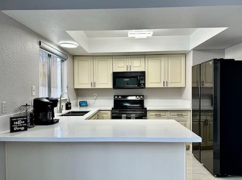 Huge Home Minutes From The Strip