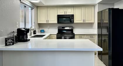 Huge Home Minutes From The Strip