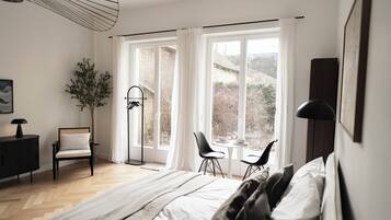 1 habitación, tabla de planchar con plancha, wifi gratis y ropa de cama