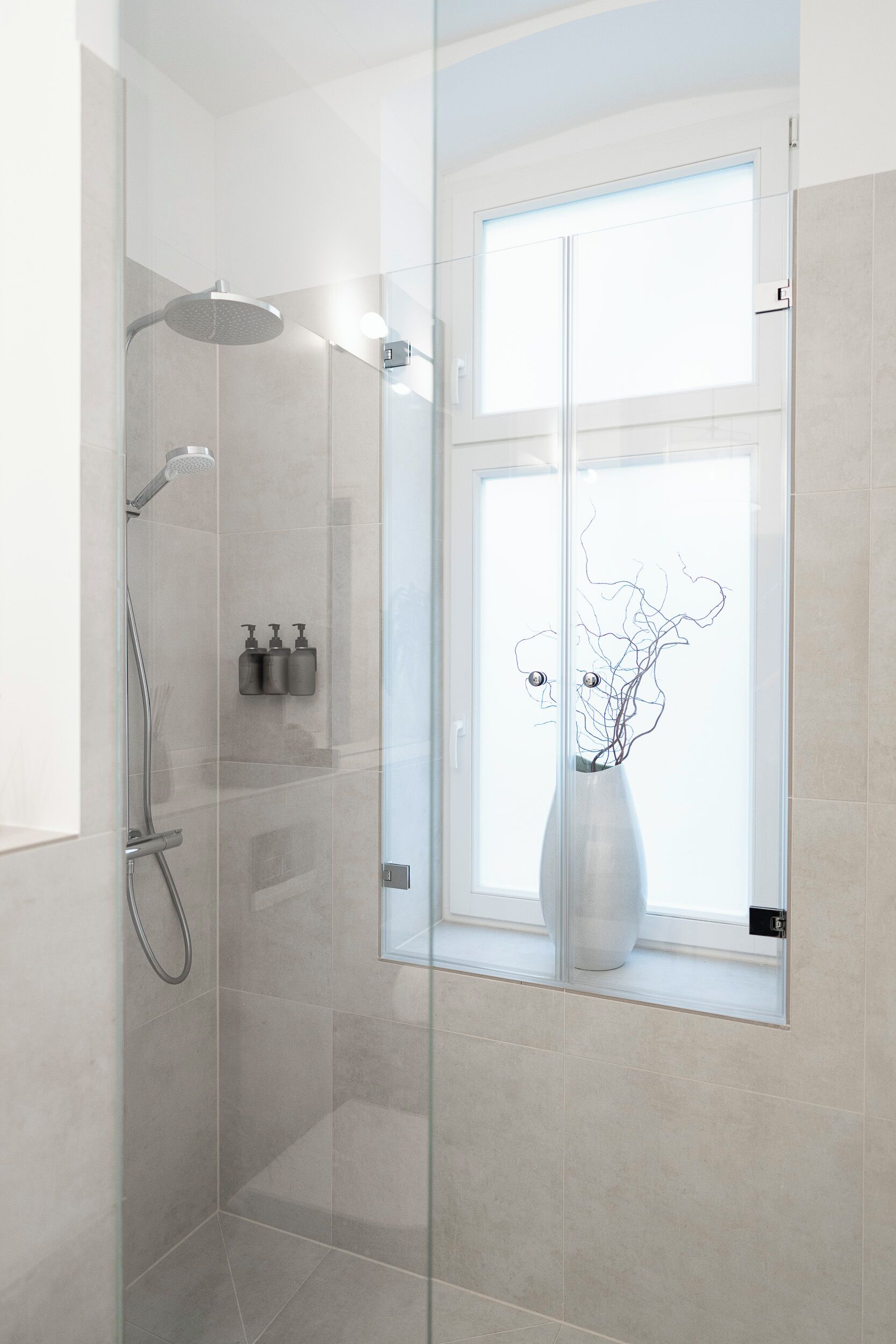 Shower, hair dryer, towels, toilet paper