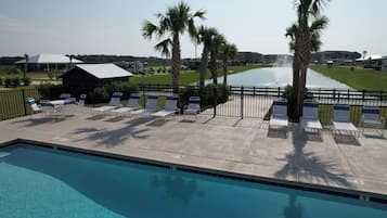 室外游泳池,恒温泳池