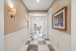 Interior - LUXURY 4-Ensuites Beach condo in Jupiter 100 Yards to Ocean!Ocean Views! (Jupiter)